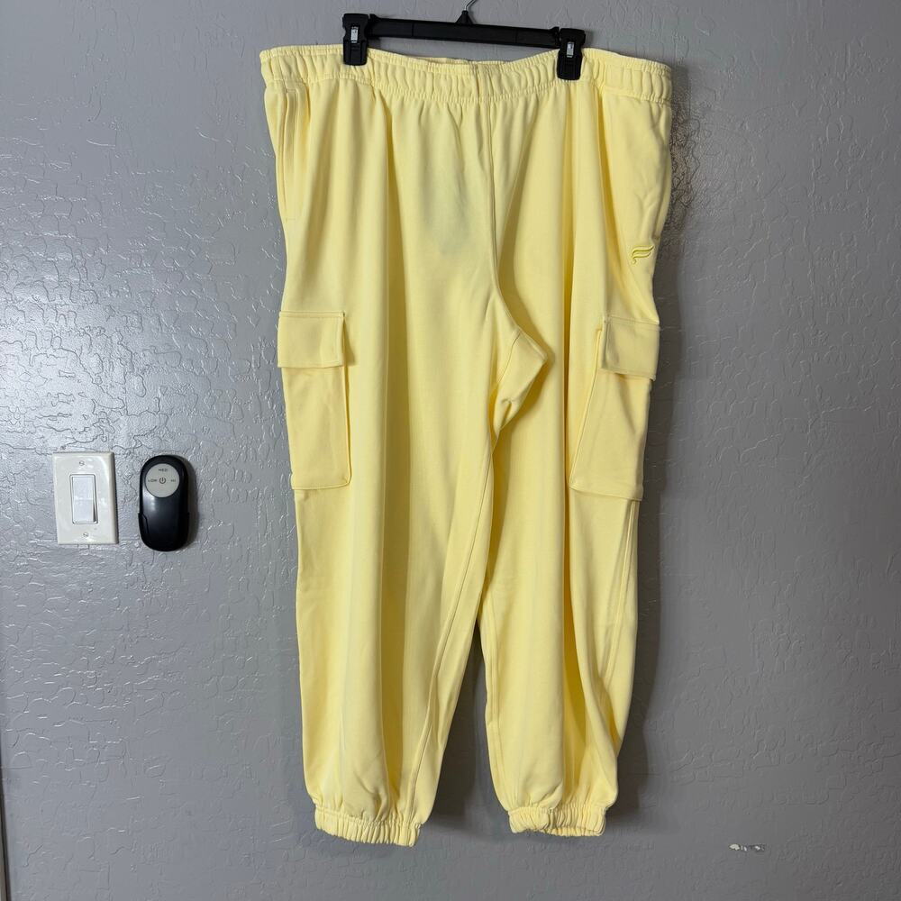Fabletics Year Round Terry Cargo Jogger, Butter, 2XL Regular style 3252
